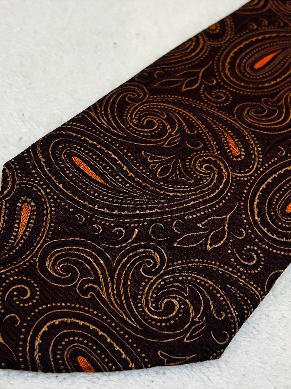 Brand New Corporate Power Tie By JOS A. BANK (Signature Collection)
